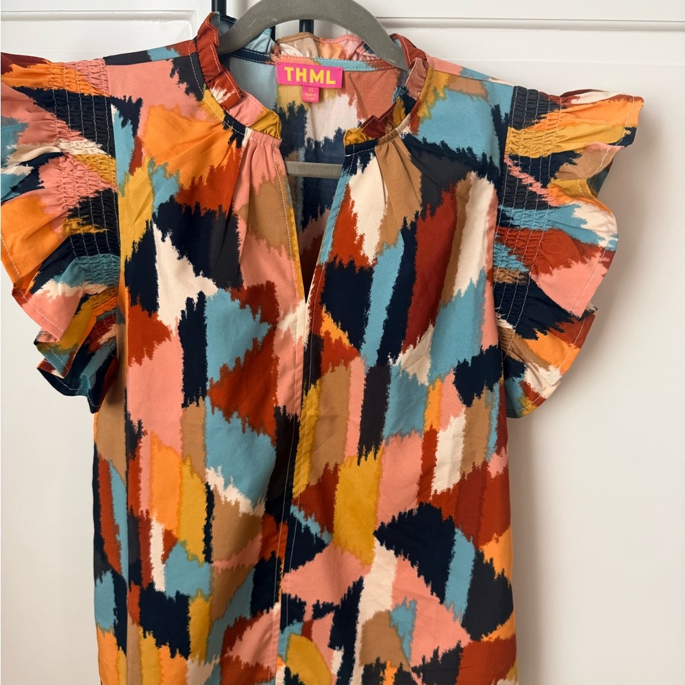 THML Multicolor Abstract Ruffle Sleeve Top - Picture 3 of 4